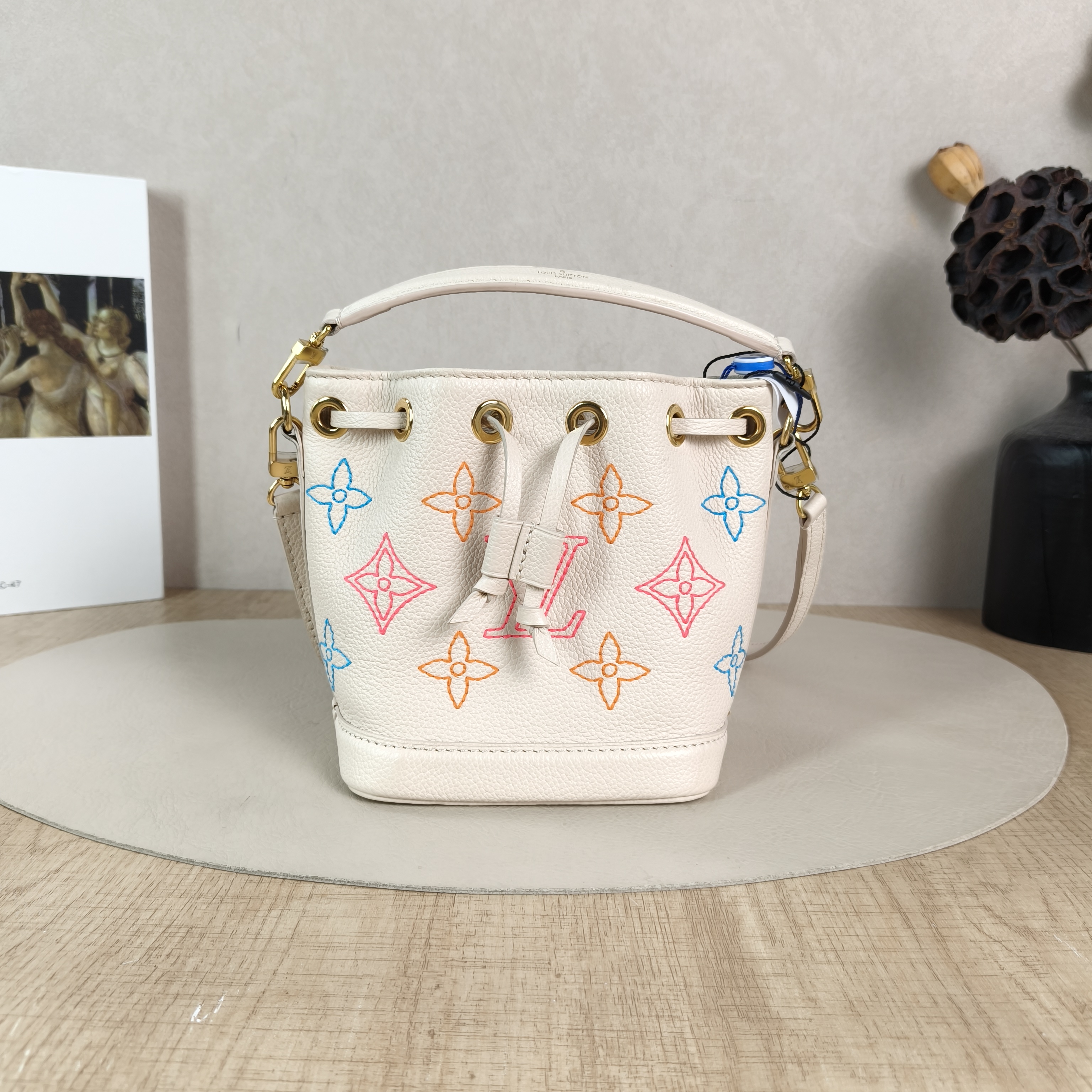 Louis Vuitton Crossbody Bag NANO NOÉ Bucket Bag Nano White · Embroidered Calfskinnano13 × 10 × 16 cm