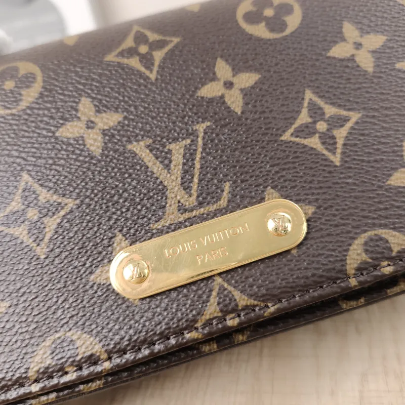 Louis Vuitton Crossbody Bag LILY Chain Bagwoc Monogram PVC One Size21 × 3.5 × 10.5 cm — detail view 11 of 15