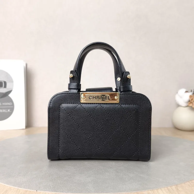 Chanel Crossbody Bag Crossbody Bag Black Calfskin 18 × 8 × 12 cm 23