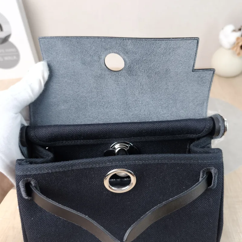 Hermès Crossbody Bag Herbag Zip 20 Black Canvas Mini 20.5 × 7 × 16.5 cm G — detail view 11 of 15