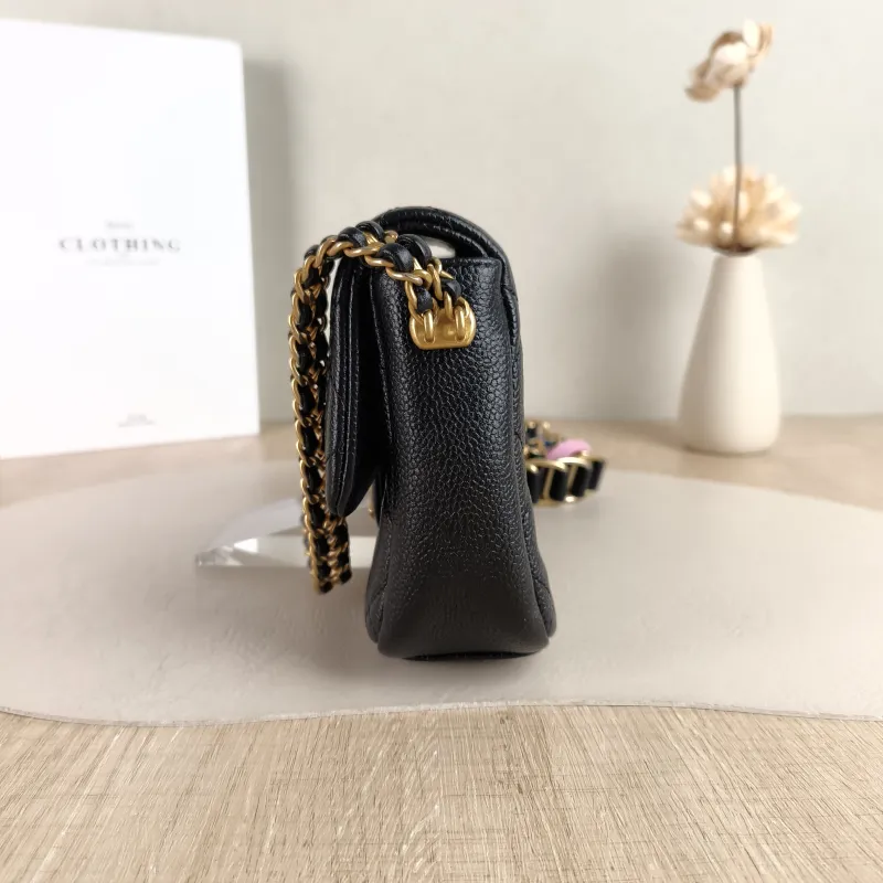 Chanel Crossbody Bag Black Grained Calfskin 19 × 6 × 14 cm — detail view 9 of 11
