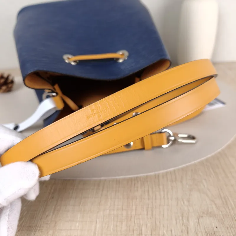 Louis Vuitton Crossbody Bag NÉONOÉ Bucket Bag BB Blue · Yellow Epi Embossed Calfskin BB 20 × 13 × 20 cm — detail view 1 of 12