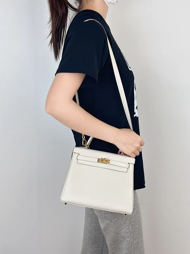 Hermès Shoulder Bag Kelly 25 Gold-Tone Hardware Grey Togo Calfskin Small25 × 7 × 17 cm — on-model view 1 of 2