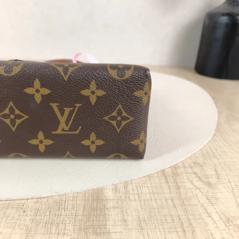 Louis Vuitton Crossbody Bag Locky BB Caramel PVC BB 20 × 7.5 × 16 cm — detail view 3 of 14