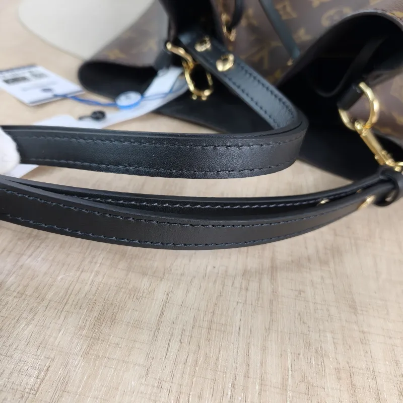 Louis Vuitton Shoulder Bag NÉONOÉ Bucket Bag Black PVC Medium 26 × 17.5 × 26 cm — detail view 5 of 9