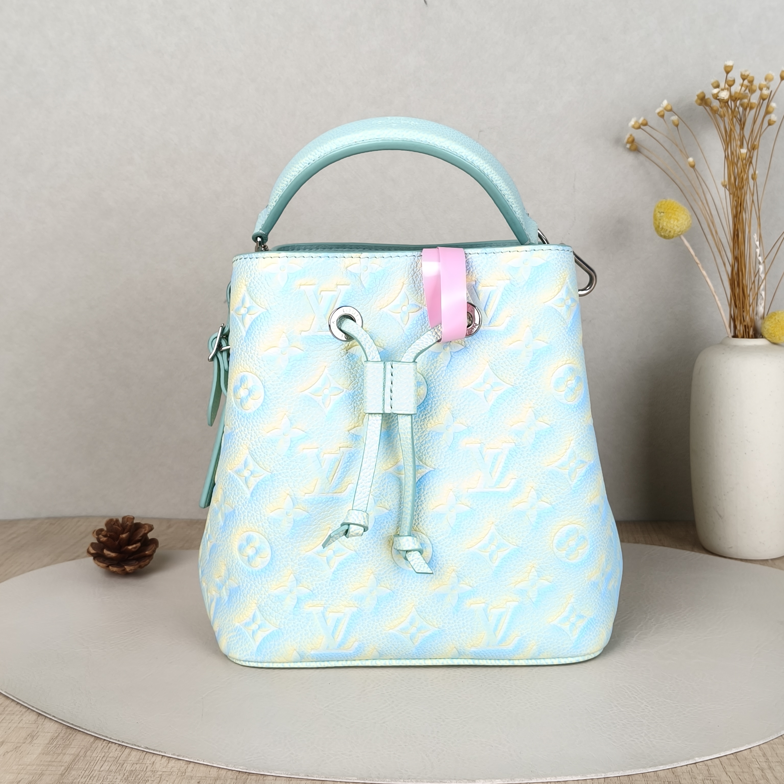 Louis Vuitton Shoulder Bag NÉONOÉ Bucket Bag BB Collection Calfskin BB 20 × 13 × 20 cm