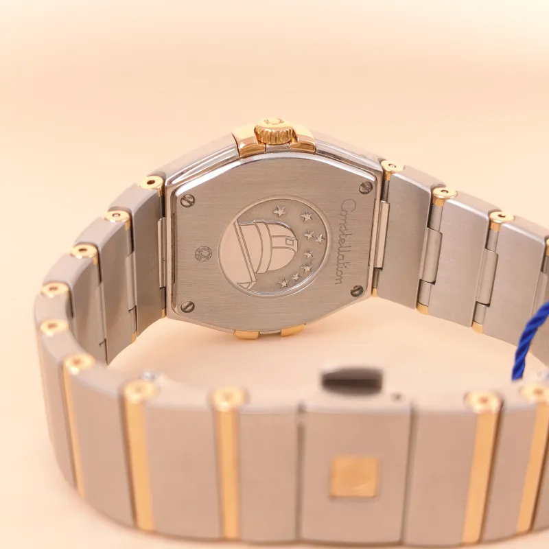 OMEGA Watch Watch One Size 27 — cover view 4 of 9