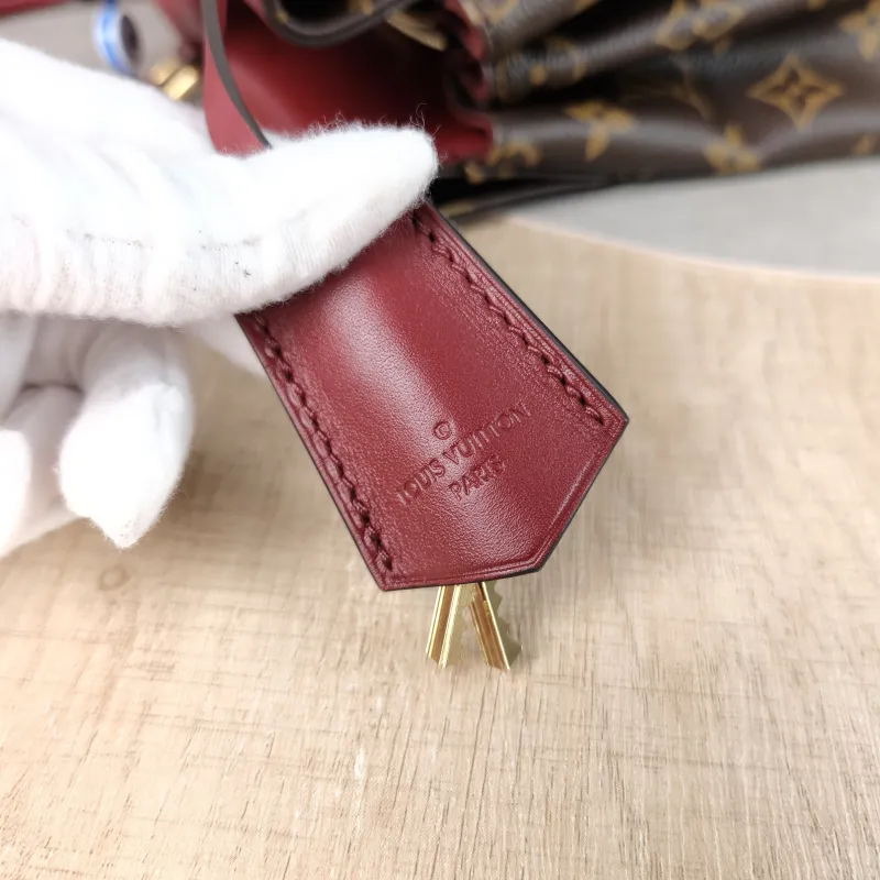Louis Vuitton Shoulder Bag Venus Red PVC · Calfskin 34 × 12 × 22 cm — detail view 6 of 12