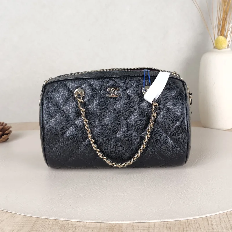 Chanel Crossbody Bag Crossbody Bag Black Grained Calfskin One Size18.5 × 11 × 11.5 cm
