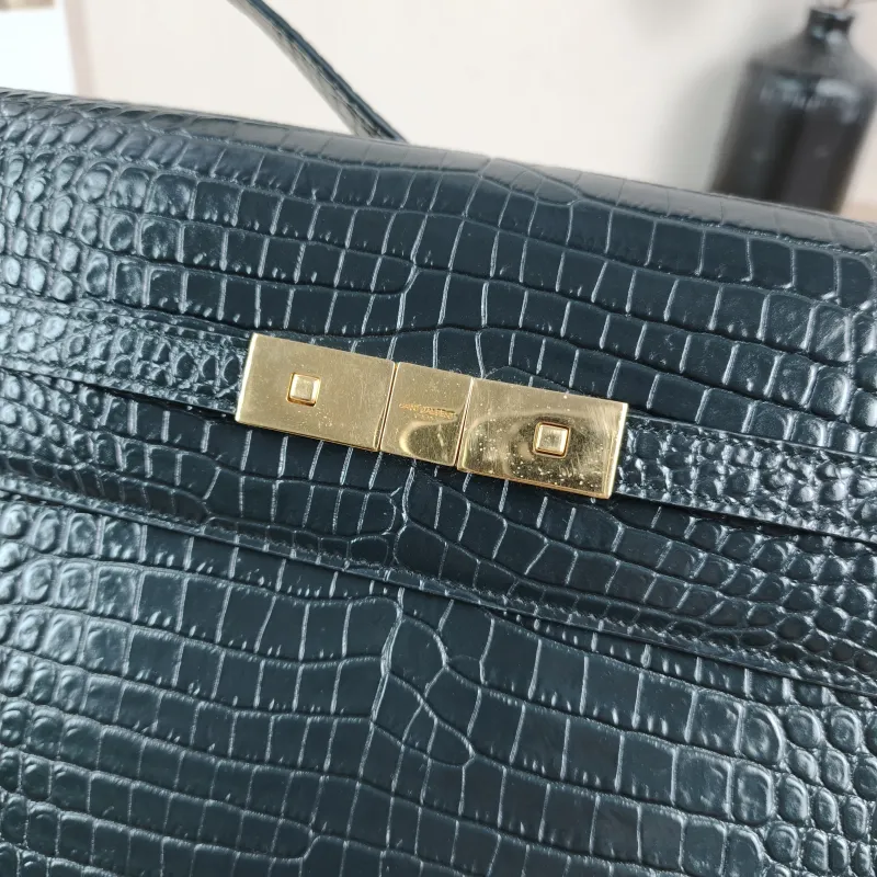 SAINT LAURENT Shoulder Bag MANHATTAN Green Calfskin Medium 29 × 7.5 × 20 cm — detail view 1 of 11