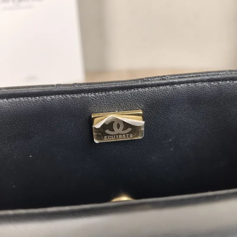 Chanel Crossbody Bag Pearl Black Lambskin One Size17 × 5 × 12.5 cm — detail view 5 of 12