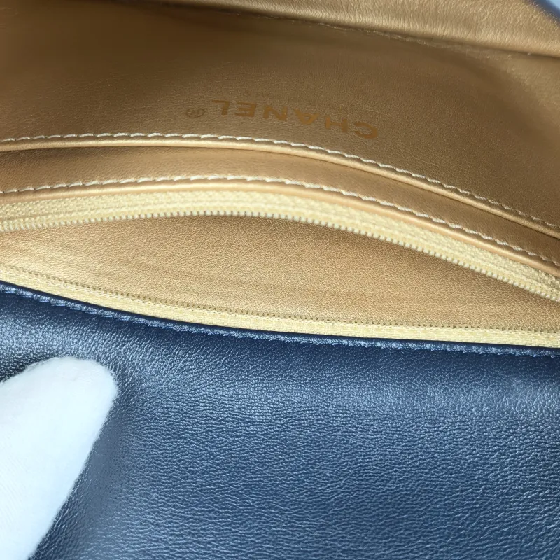 Chanel Crossbody Bag mini Blue Lambskin One Size20 × 6 × 12 cm — detail view 10 of 15