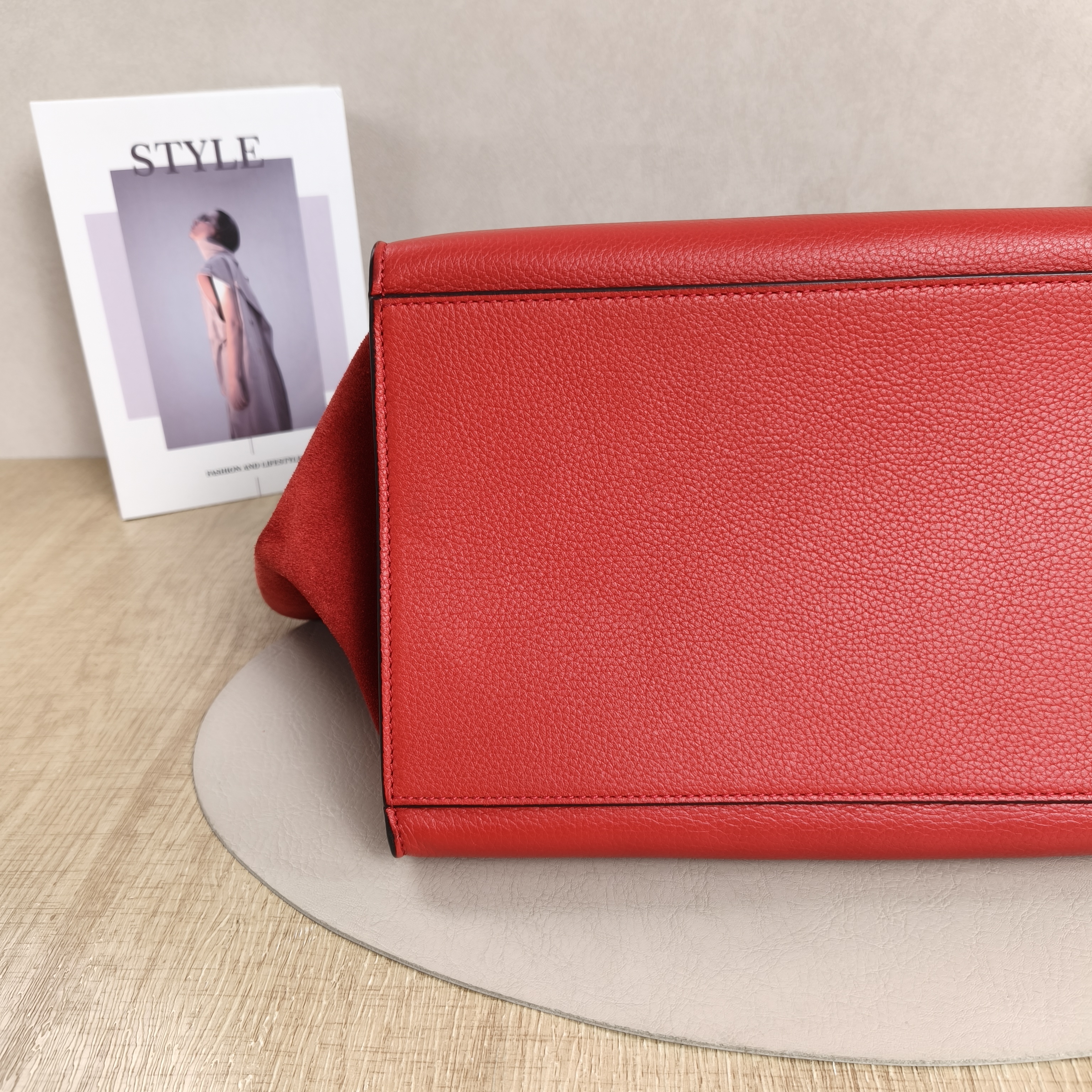 CELINE Shoulder Bag Red Calfskin · Shoulder Strap · 30 × 17 × 22 cm — cover view 7 of 9