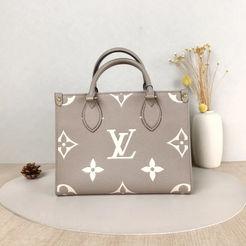 Louis Vuitton Shoulder Bag Onthego · White Monogram Empreinte Embossed Calfskin Small 25 × 11.5 × 19 cm