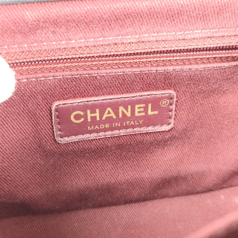 Chanel Crossbody Bag affinity Messenger Bag Black with Gold-Tone Hardware Grained Calfskin Small 19 × 7 × 14 cm 27 — detail view 16 of 16