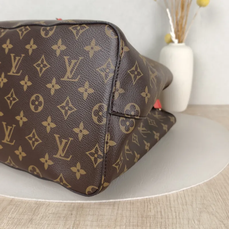 Louis Vuitton Shoulder Bag NÉONOÉ Bucket Bag PVC Medium 26 × 17.5 × 26 cm — detail view 4 of 9