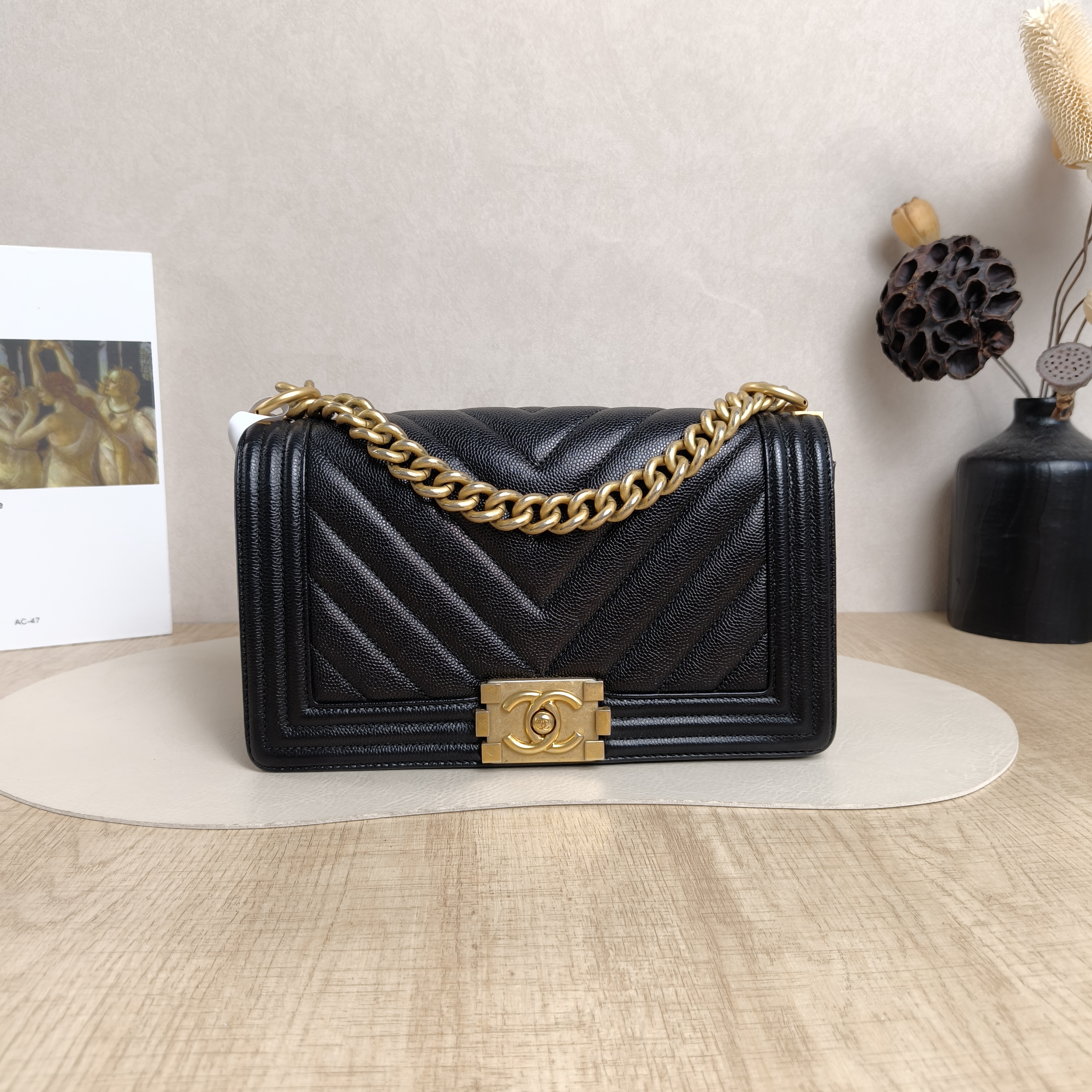 Chanel Crossbody Bag V Le Boy Black Grained Calfskin Medium25 × 9 × 15 cm