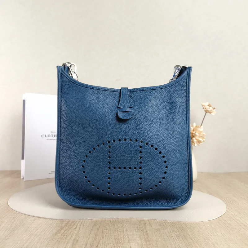 Hermès Crossbody Bag Evelyne 29 29W0 Taurillon Clemence TC Calfskin One Size29 × 7 × 30 cm