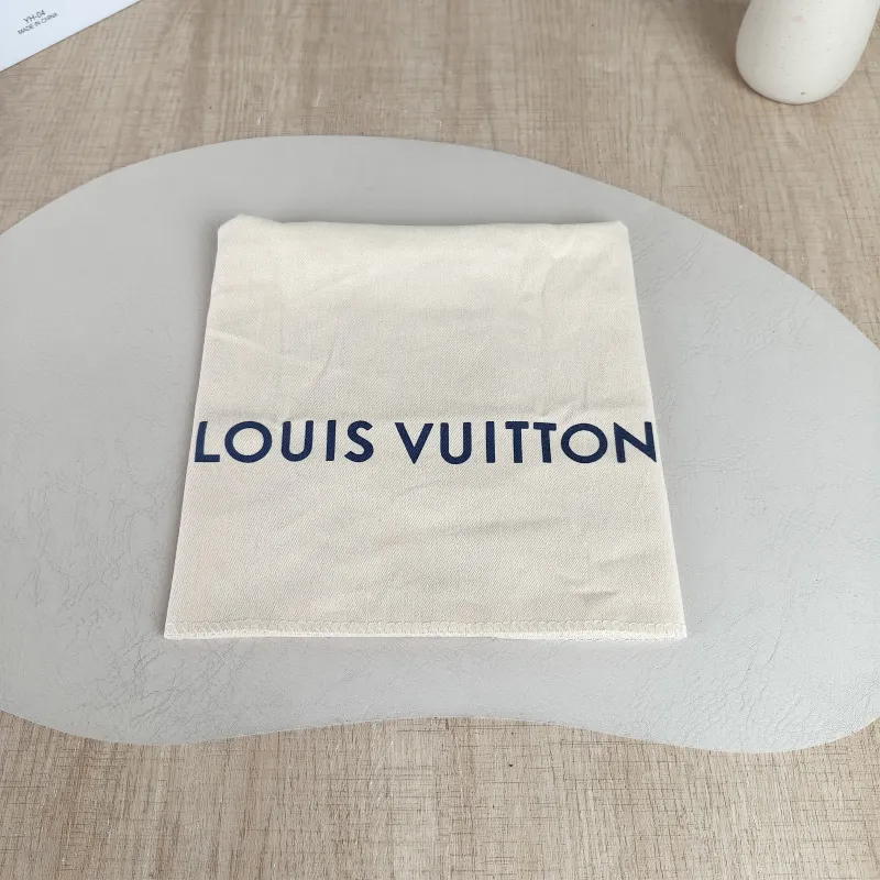 Louis Vuitton Crossbody Bag Pochette Métis East West Empreinte Embossed Calfskin Small21.5 × 6 × 13.5 cm — detail view 1 of 12