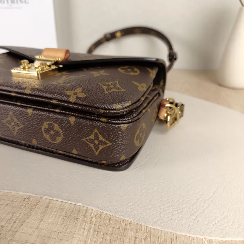 Louis Vuitton Crossbody Bag Pochette Métis East West Monogram PVC Small 21.5 × 6 × 13.5 cm — detail view 11 of 14