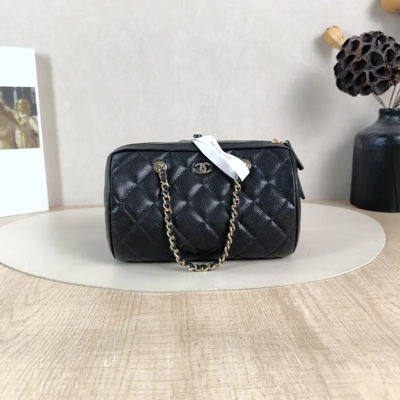 Chanel Crossbody Bag Crossbody Bag Black Grained Calfskin One Size 18.5 × 11 × 11.5 cm