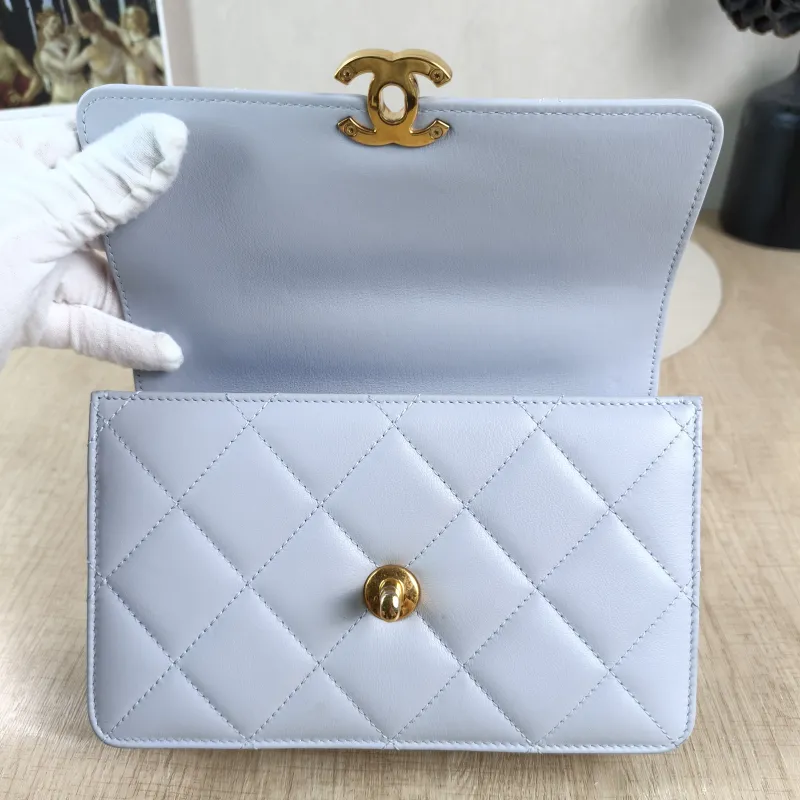 Chanel Crossbody Bag 24p Calfskin One Size 20 × 6.5 × 12.5 cm — detail view 4 of 15