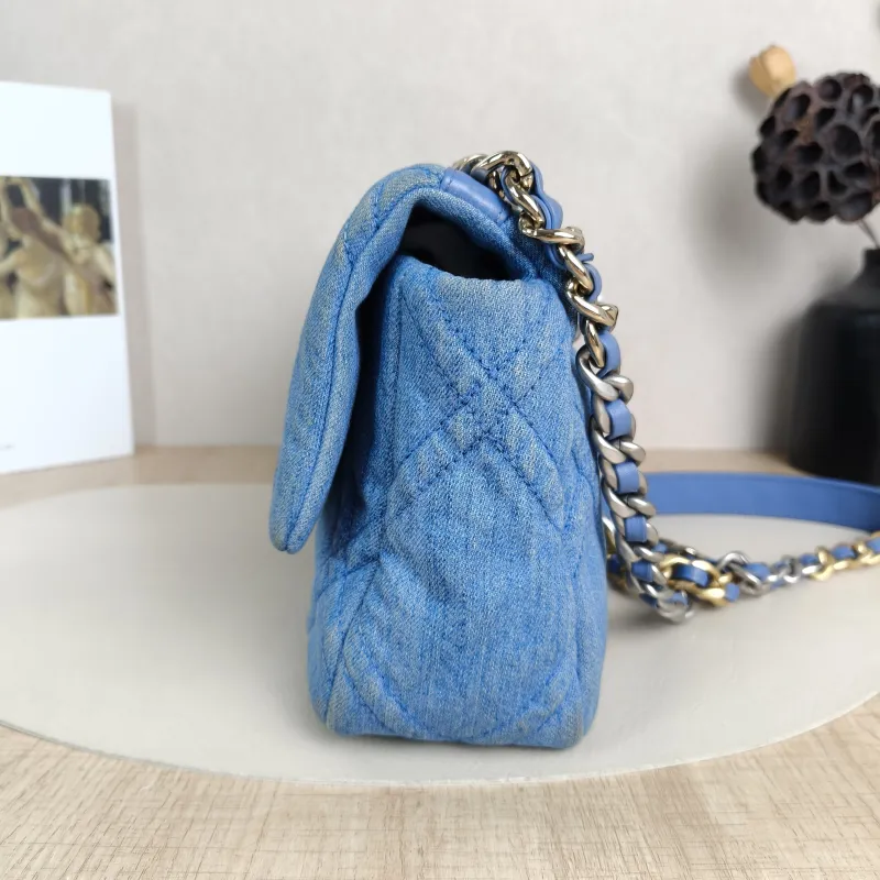 Chanel Crossbody Bag22p 19bag Small26 × 9 × 16 cm — detail view 14 of 15