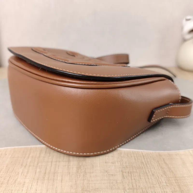 CELINE Crossbody Bag FOLCO TRIOMPHE Caramel Calfskin One Size 18.5 × 7 × 15 cm — detail view 5 of 12
