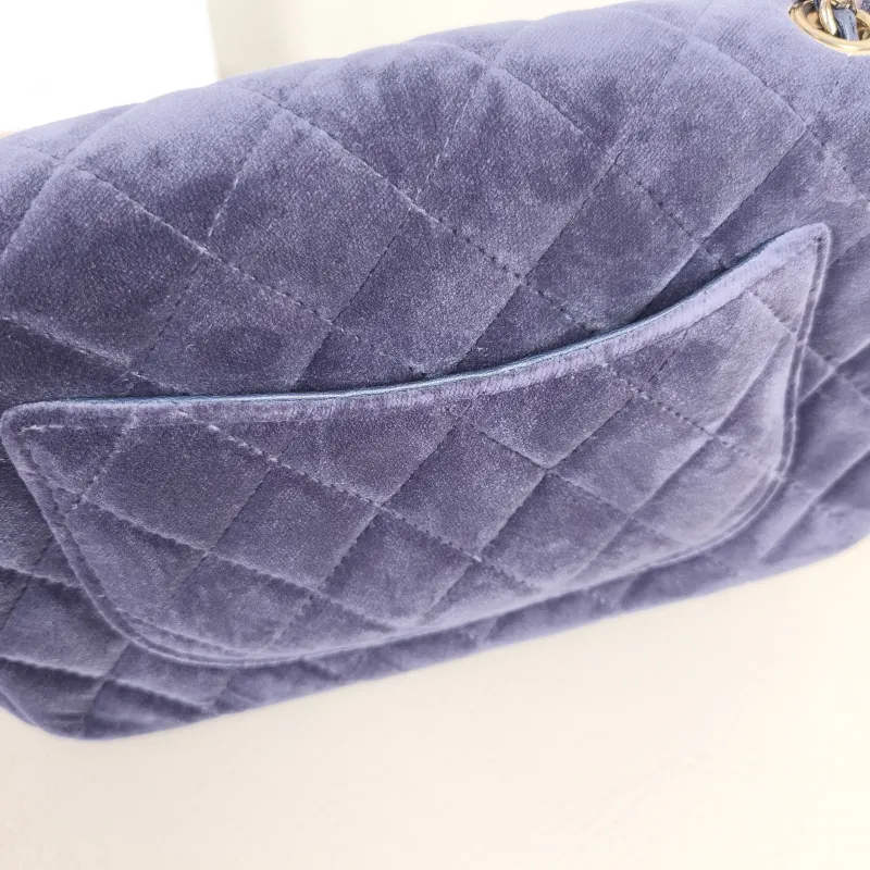 Chanel Crossbody Bag Classic Flap Large Mini CF Mini Blue Velvet mini 20 × 6 × 12 cm — detail view 11 of 13