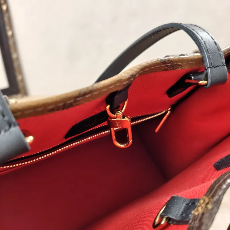 Louis Vuitton Shoulder Bag Onthego Medium Monogram PVC Medium35 × 14 × 27 cm — detail view 11 of 11