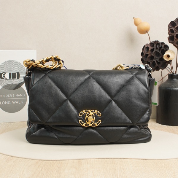 Chanel 19bag Medium Black with Gold-Tone Hardware Lambskin Microchip Edition · Dust Bag · 30 × 10 × 20 cm