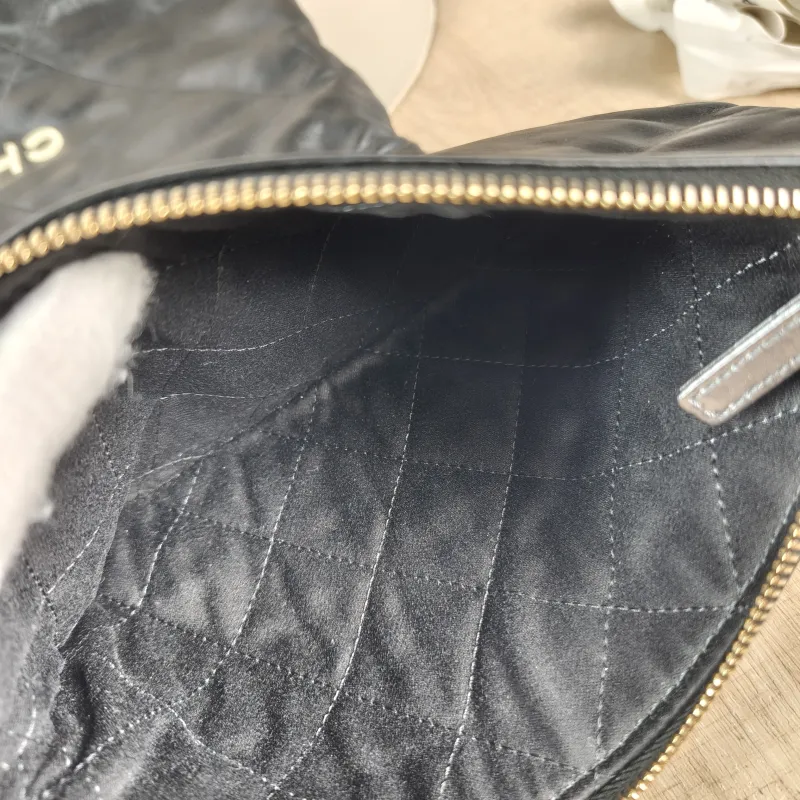 Chanel Shoulder Bag 22Bag Black CC alfskin Small 35 × 7 × 37 cm — detail view 5 of 13