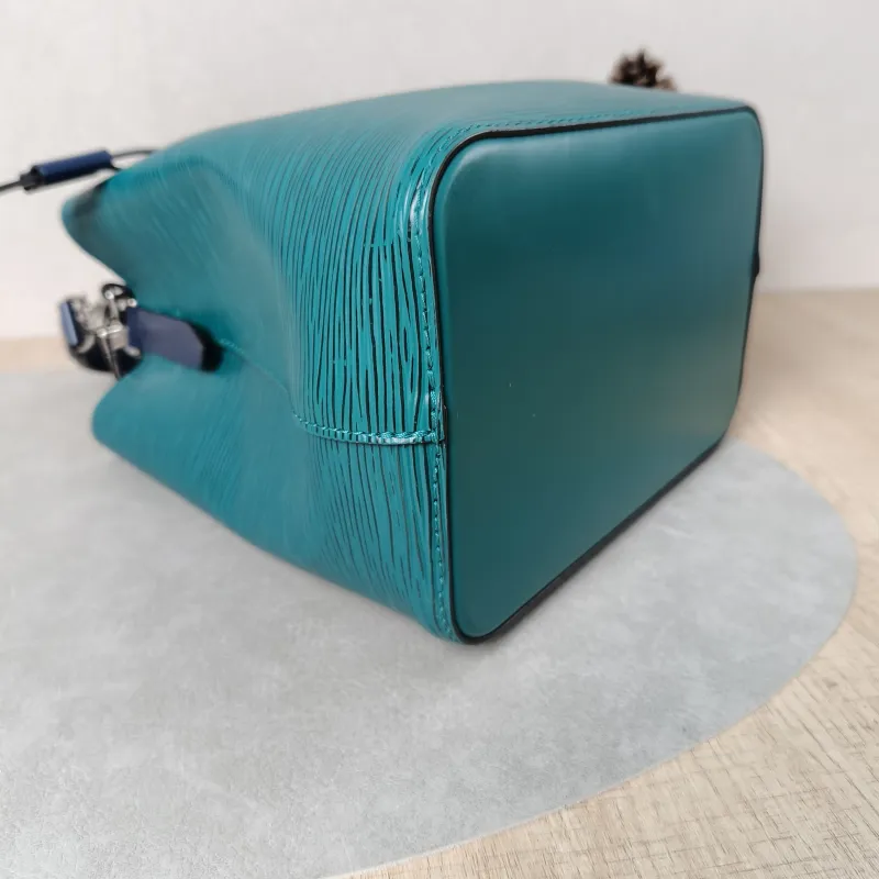 GUCCI Crossbody Bag NÉONOÉ Bucket Bag BB Monogram PVC Medium 24 × 7 × 14.5 cm — detail view 5 of 13