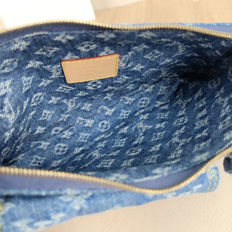 Louis Vuitton Shoulder Bag Pochette Accessories Cargo One Size 23.5 × 3 × 14 cm — detail view 7 of 11