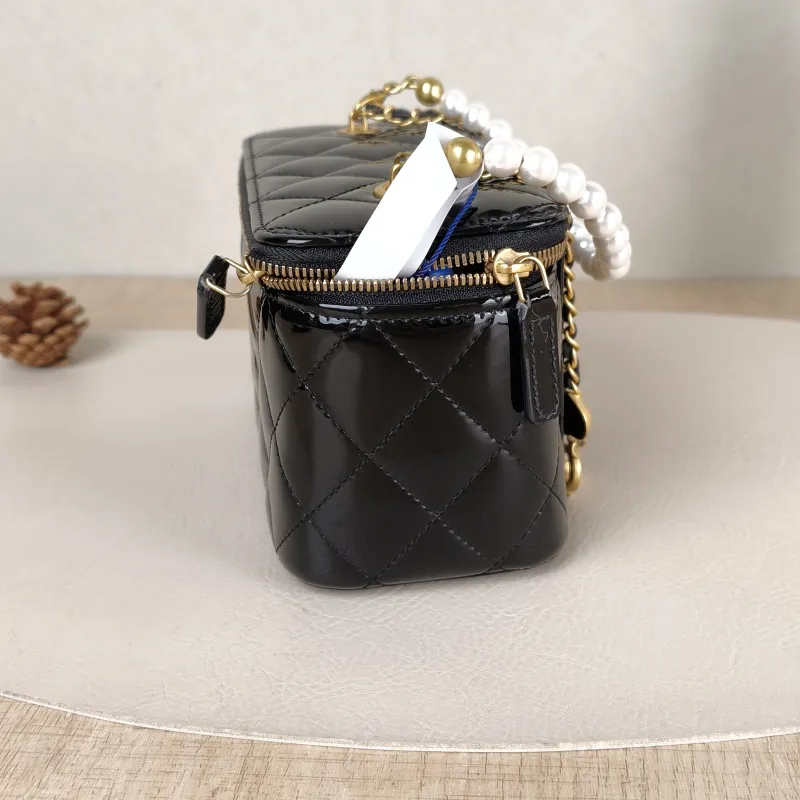 Chanel Crossbody Bag Edition Black Patent Leather One Size16 × 8 × 9.5 cm — detail view 4 of 14