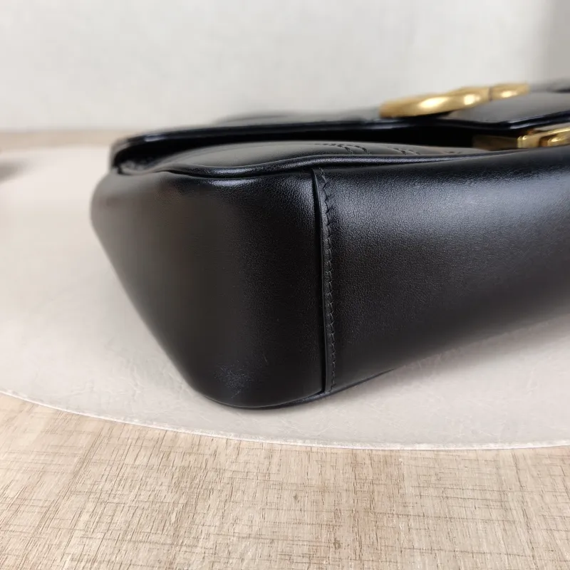 GUCCI Crossbody Bag GG Marmont Medium Marmont 26 Black CC alfskin Medium 26 × 7 × 15 cm — detail view 1 of 13