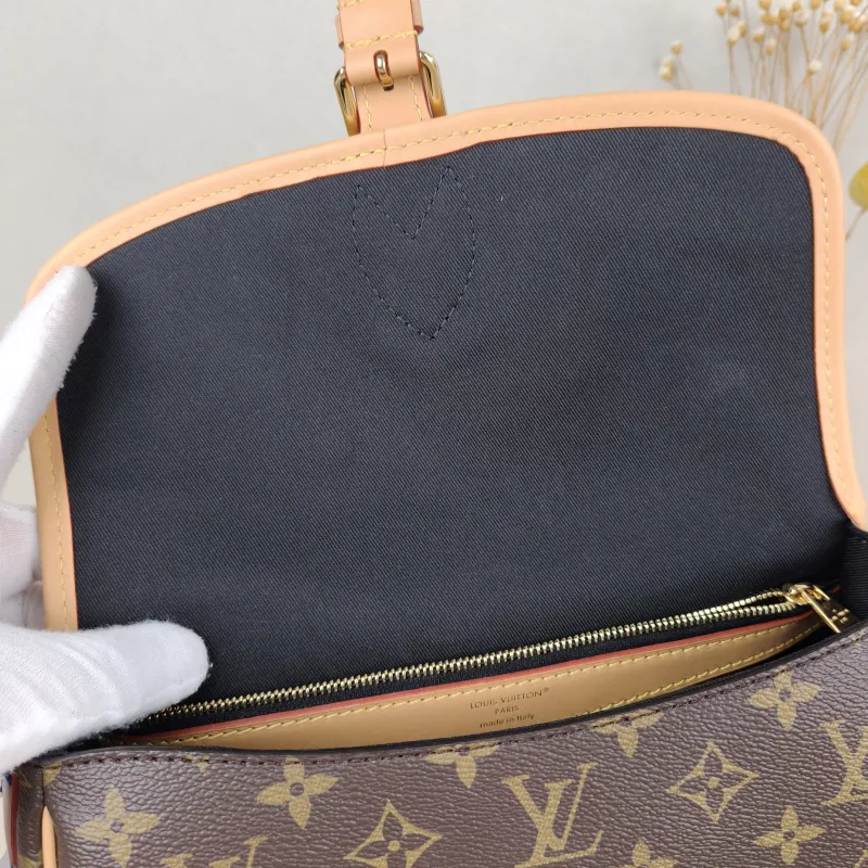 Louis Vuitton Crossbody Bag Shoulder Strap PVC Small 24 × 9 × 15 cm — detail view 10 of 15