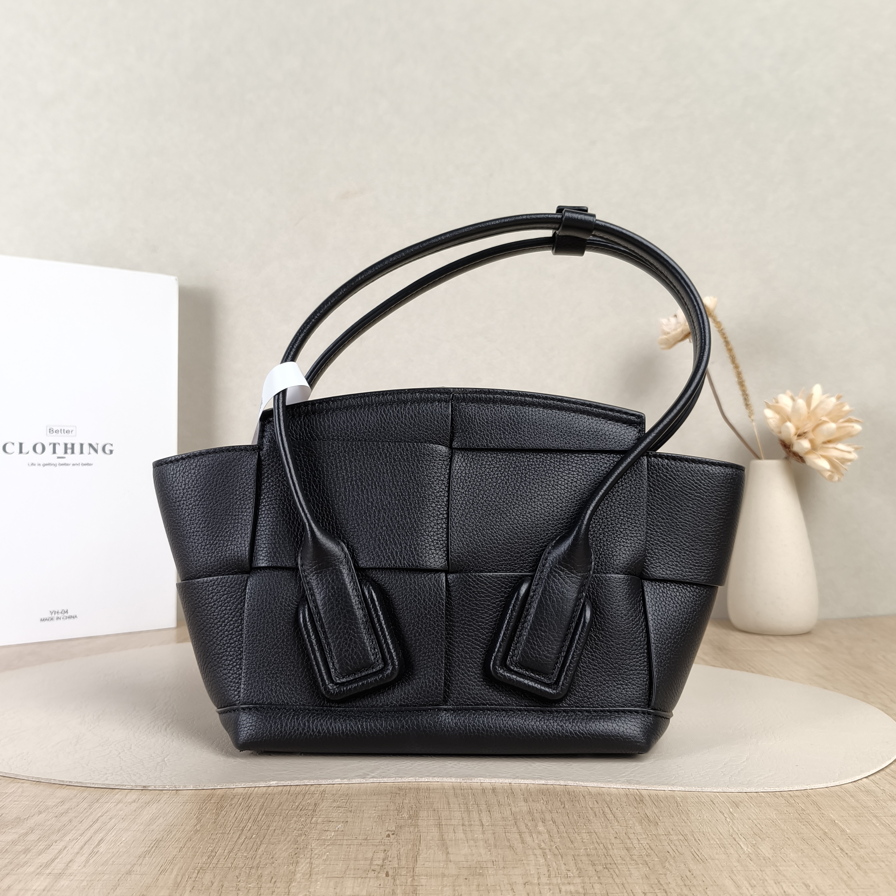Bottega Veneta Shoulder Bag ARCO 29 Black Calfskinmini29 × 9 × 29 cm — cover view 5 of 5