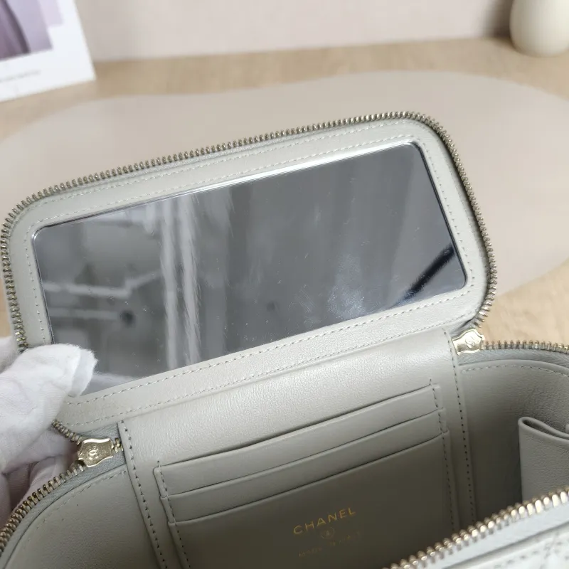 Chanel Crossbody Bag trendy cc Edition Green Lambskin One Size17 × 8 × 9.5 cm — detail view 6 of 8