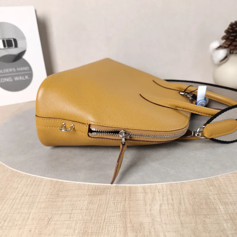 Hermès Crossbody Bag Bolide 1923 Top Handle Bag Epsom Calfskin Small25 × 10.5 × 20 cm — detail view 11 of 13