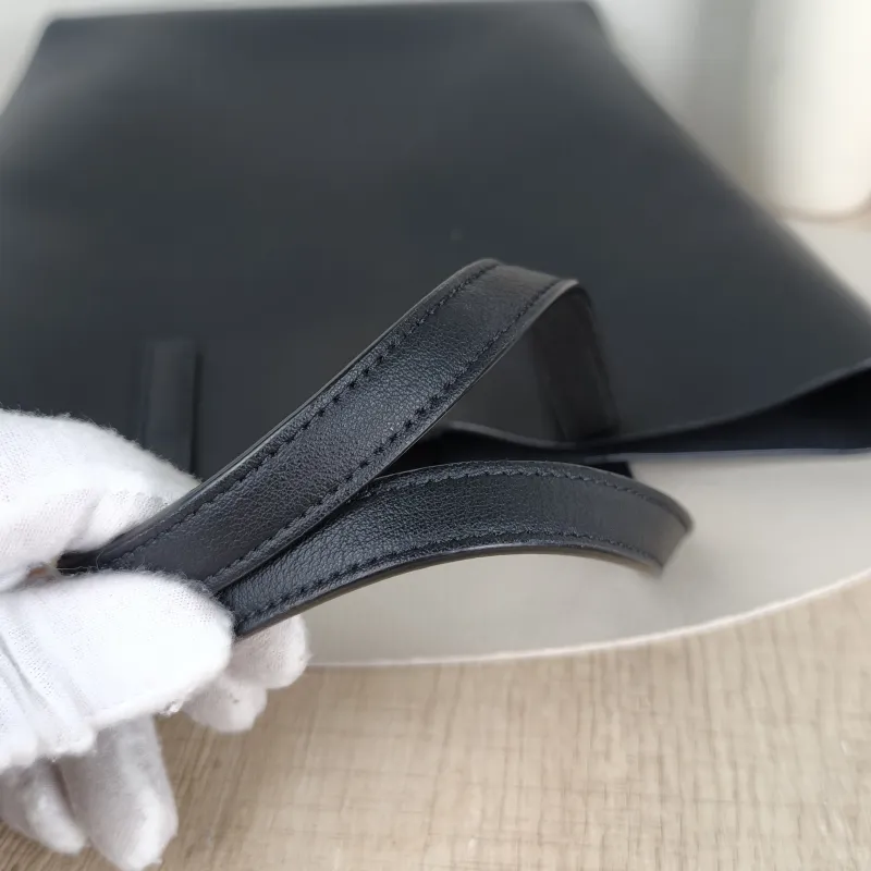 SAINT LAURENT Top Handle Bag SHOPPING Shopping Tote Edition Black Calfskinmini25 × 8 × 28 cm — detail view 2 of 11