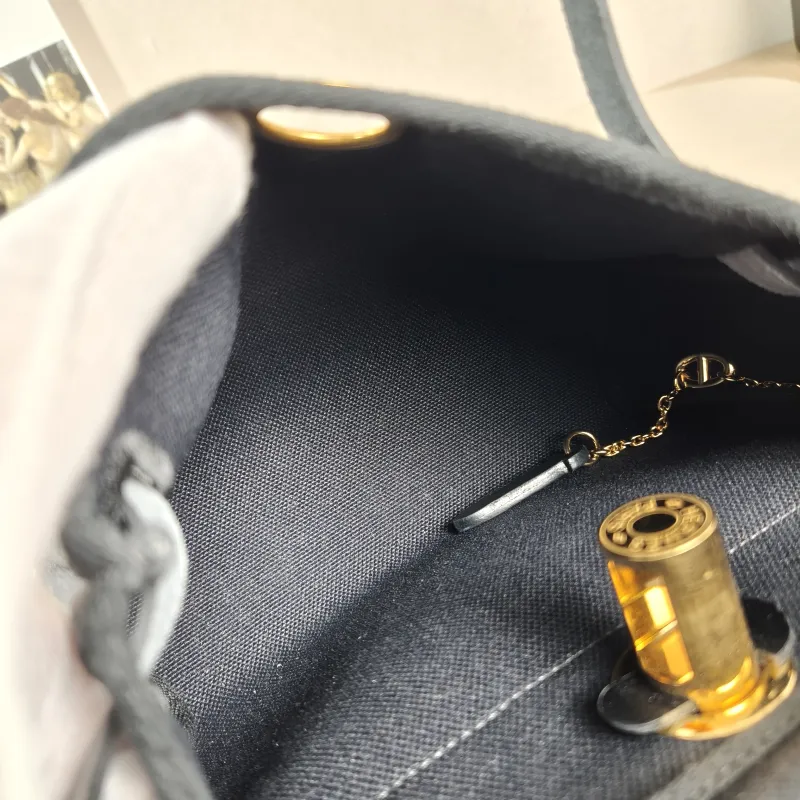 Hermès Crossbody Bag Herbag Zip 2089Black Calfskin，Canvasmini20.5 × 7 × 16.5 cm — detail view 1 of 13
