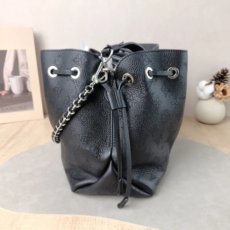 Louis Vuitton Crossbody Bag BELLA TOTE Black Calfskin One Size 32 × 13 × 23 cm — detail view 10 of 14