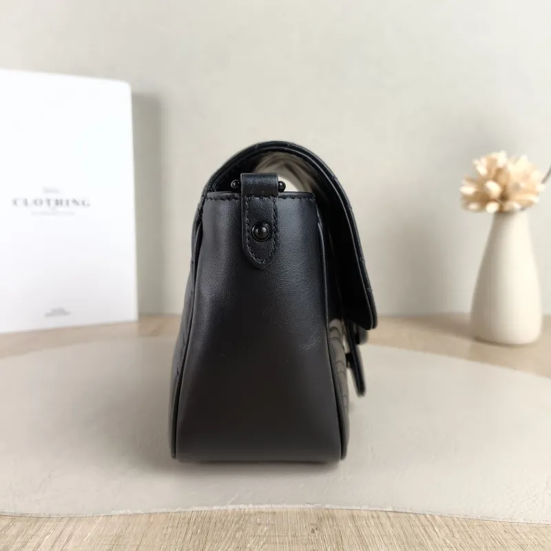 GUCCI Crossbody Bag GG Marmont Marmont Black Calfskin Mini 18 × 8 × 15 cm — detail view 1 of 10
