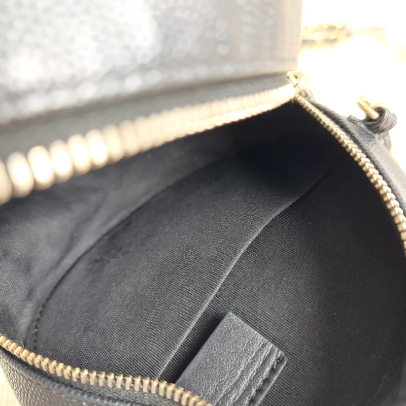 Chanel Crossbody Bag19bag c Black Grained Calfskin One Size12 × 4.5 × 12 cm — detail view 2 of 12