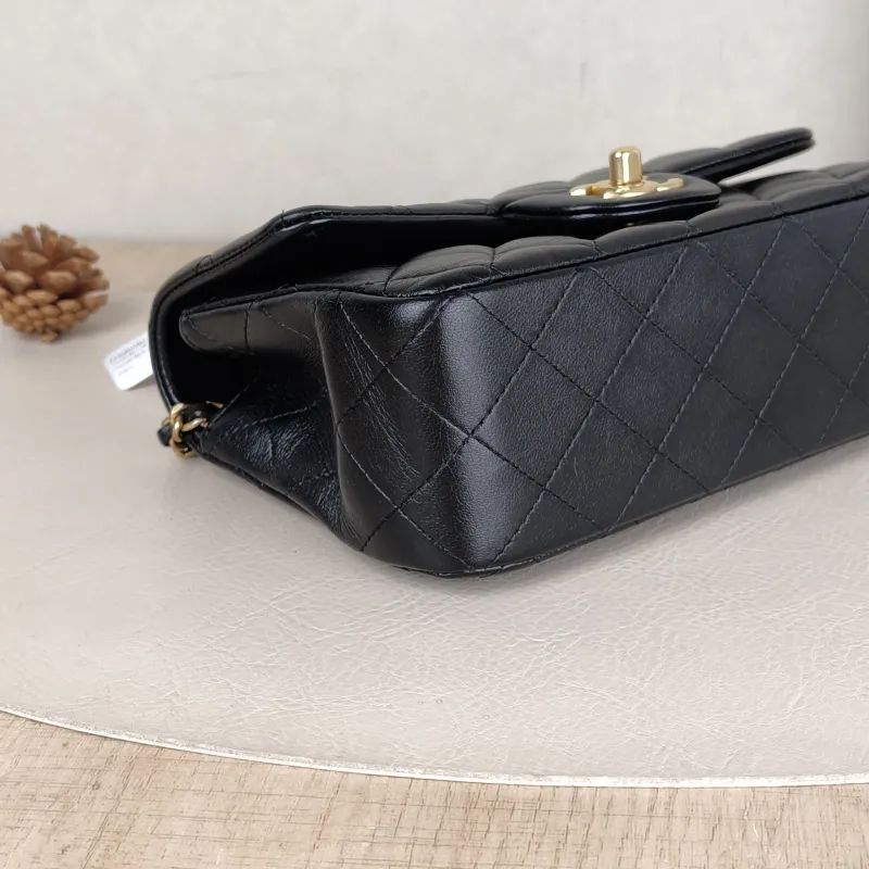 Chanel Crossbody Bag mini Black Lambskin mini20 × 6 × 12 cm — detail view 8 of 14
