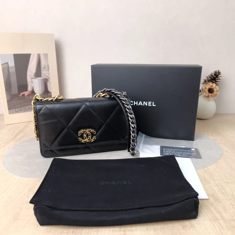 Chanel Crossbody Bag 19Bag WOC Black SL ambskin Mini 19.2 × 3.5 × 12.3 cm 30 — cover view 6 of 6