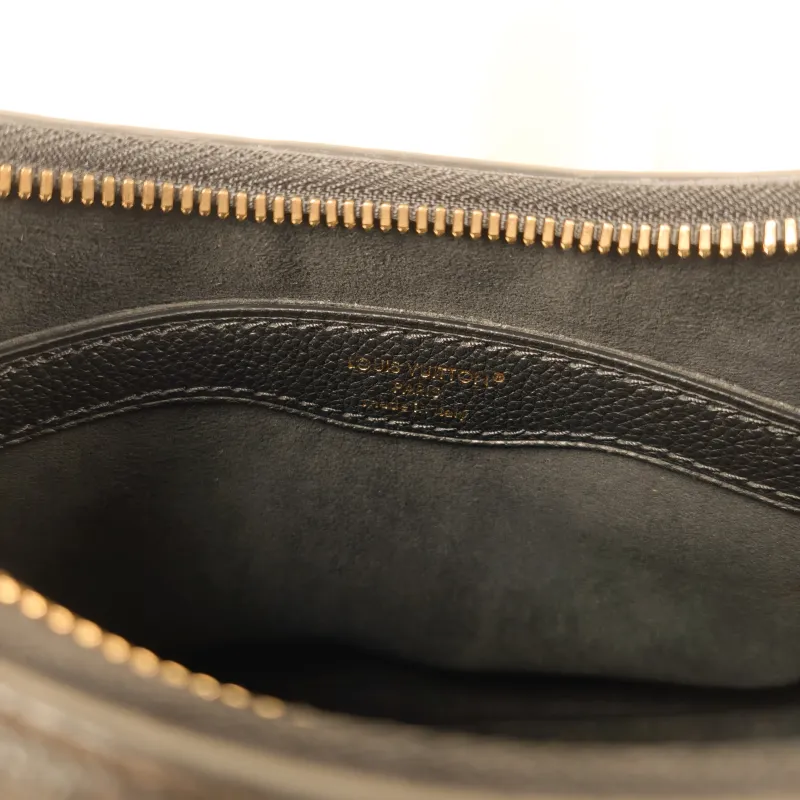 Louis Vuitton Crossbody Bag Boulogne Black Monogram Empreinte Embossed Calfskin Small 26 × 9.5 × 16 cm — detail view 3 of 9