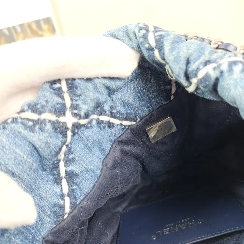 Chanel Crossbody Bag 22Bag Mini 20 × 6 × 19 cm — detail view 7 of 10