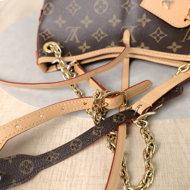 Louis Vuitton Crossbody Bag Carryall BB Monogram PVCBB26 × 10 × 17 cm — detail view 11 of 13